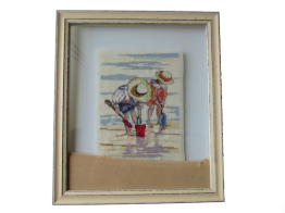 Encadrement broderie. Entre trois verres avec du sable.