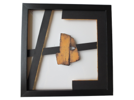 Encadrement d‘une reproduction du Bronze II de P. SOULAGES. Découpe du sujet, entre deux verres, passe-partout interrompu avec filet sous le passe-partout, rajout de 2 bandes de papier avec filet.